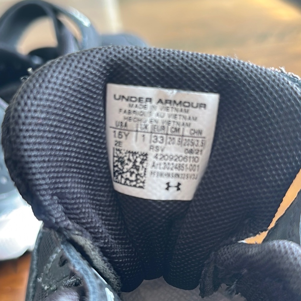 Under Armour Black and White Sneakers with Cushioned Sole - Picture 8 of 12